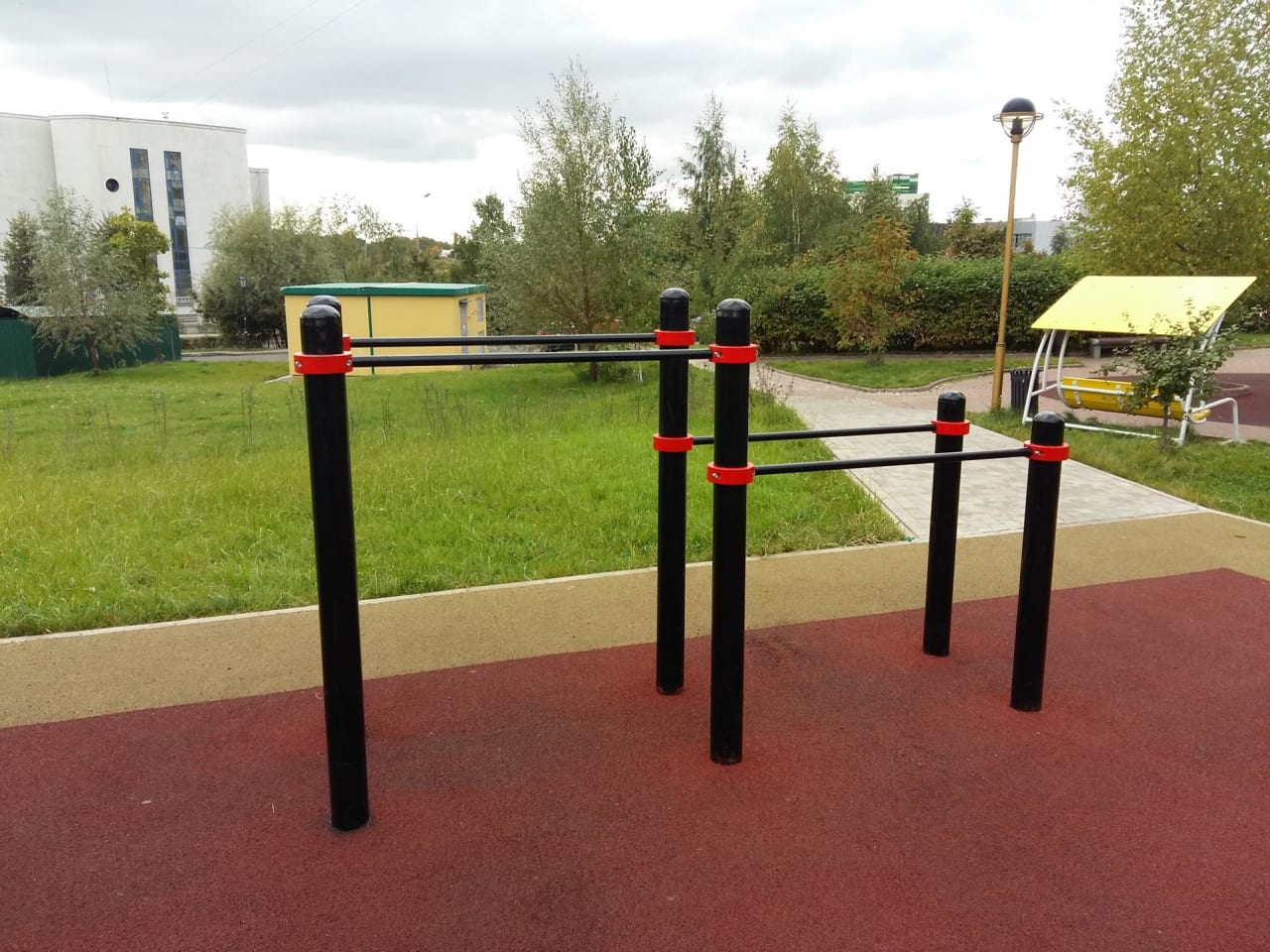 Воркаут-стовпи на майданчику Outdoor Gym in Машкино, Москва – фото 6 з 9