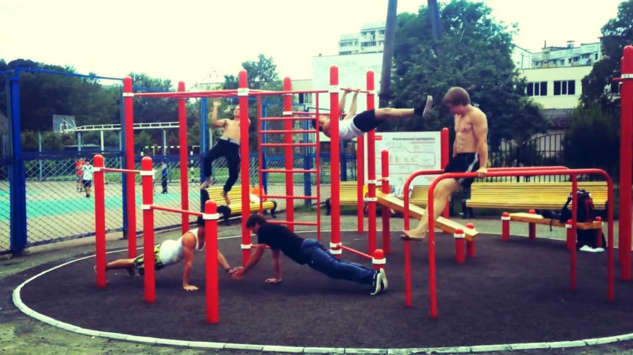 Pull Up Bar at Calisthenics Park at Апшеронская улица, Сочи – photo 1 of 2