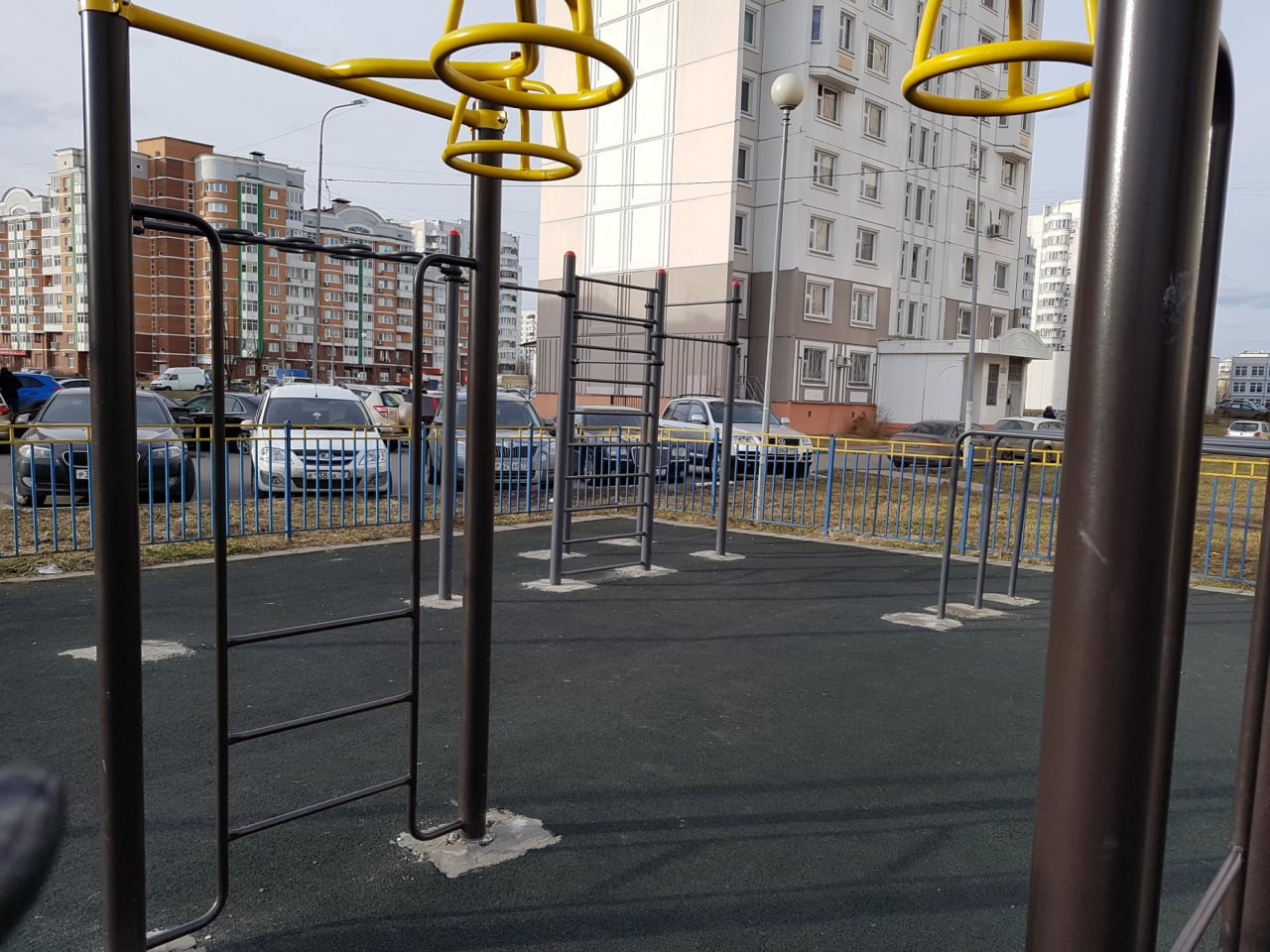 Abs Bench at Calisthenics Park at Изюмская улица, Москва – photo 5 of 6
