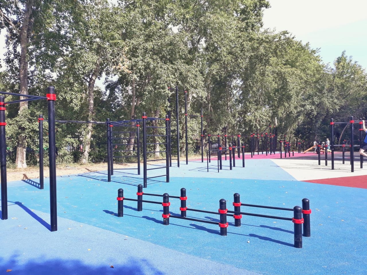 Parallel Gym Bars at Calisthenics Park at Калининец, Екатеринбург – photo 2 of 14