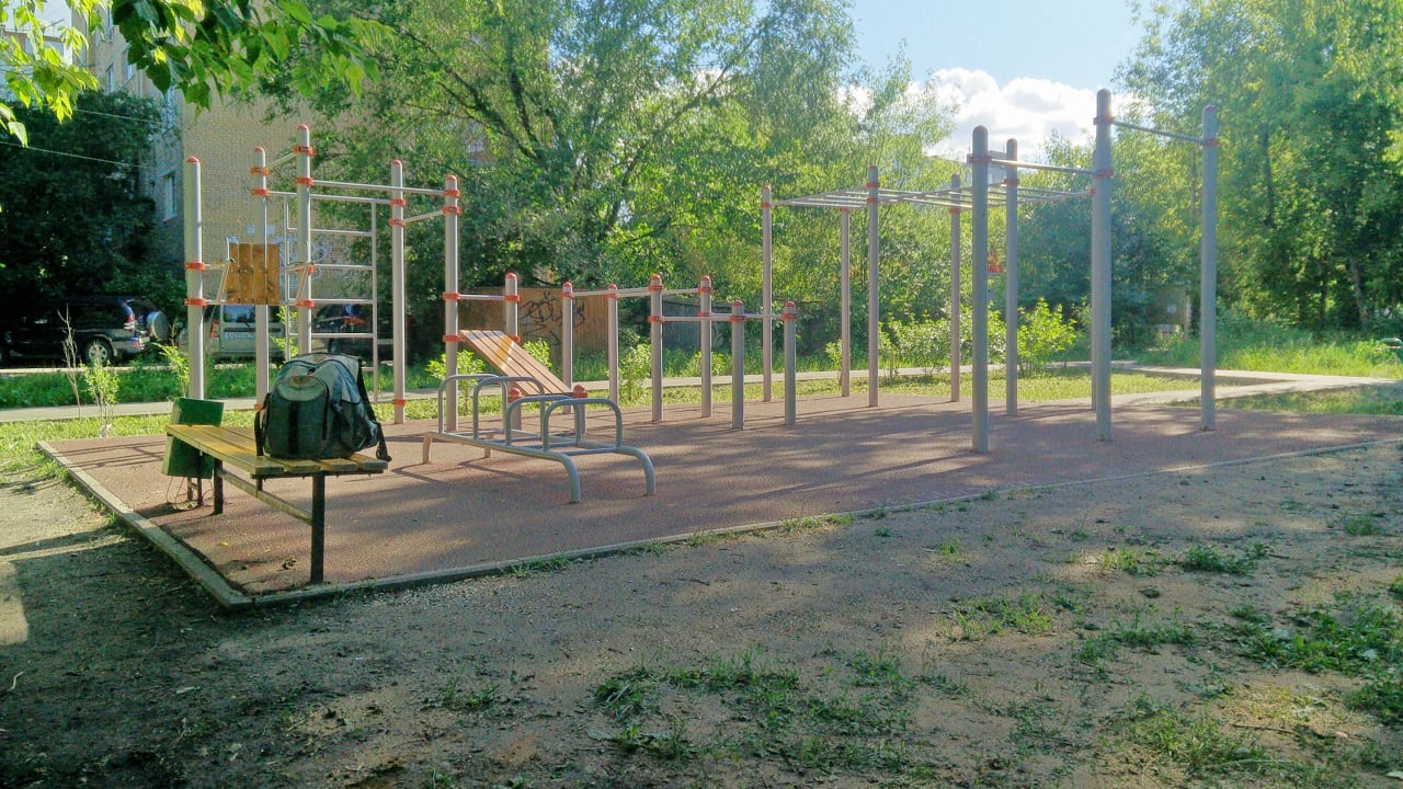 Barren bei Calisthenics Park at Колхозная улица, Пушкино – Foto 2 von 3