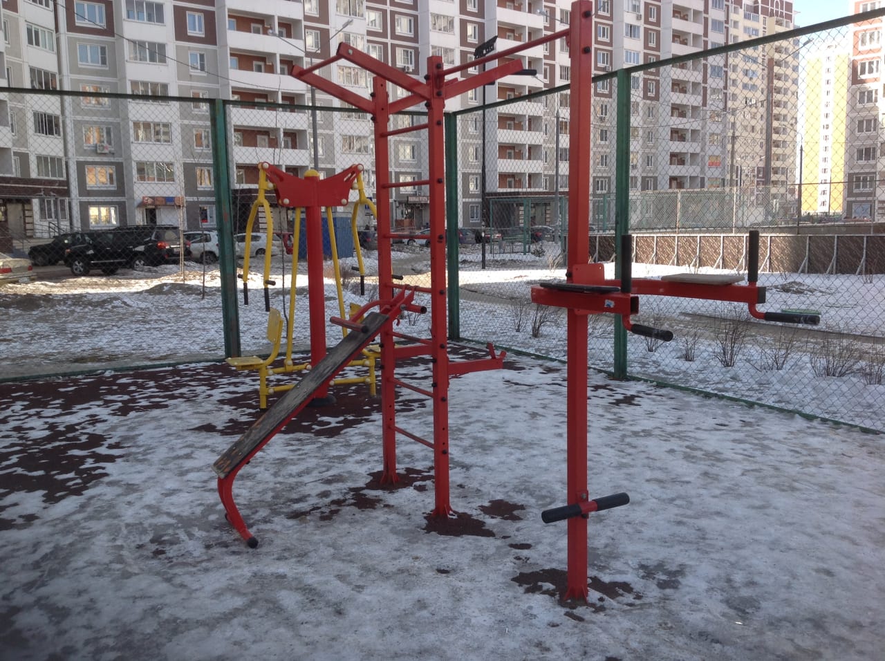 Klimmzugstange bei Calisthenics Park at улица Катюшки, Лобня – Foto 1 von 2