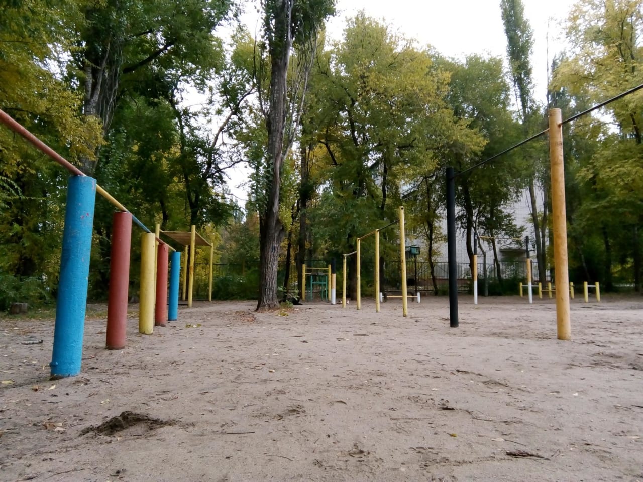 Bauchbank bei Calisthenics Park at Южно-Моравская улица, Воронеж – Foto 5 von 6