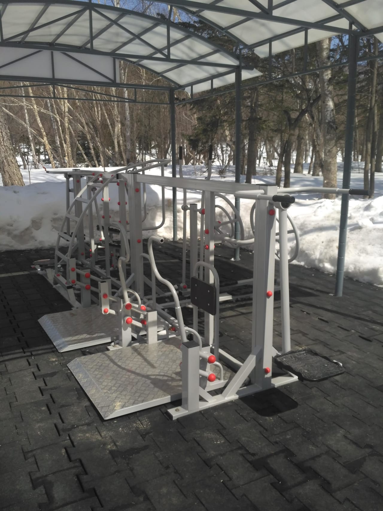 Sprossenwand bei Calisthenics Park at Мост влюблённых, Южно-Сахалинск – Foto 4 von 6