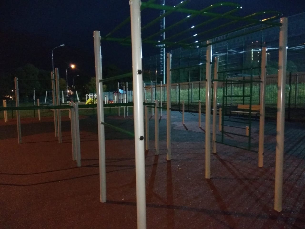 Abs Bench at Calisthenics Park at Озёрная аллея, Зеленоград – photo 7 of 7