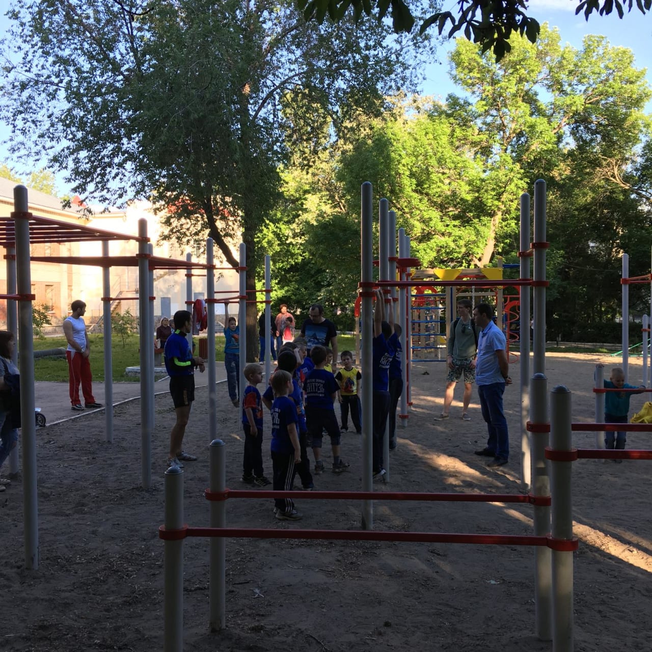 Klimmzugstange bei Calisthenics Park at Рабочая улица, Саратов – Foto 1 von 2