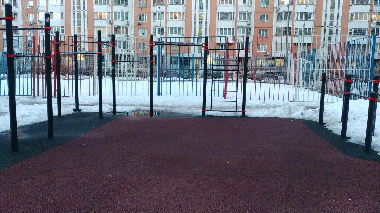 Pull Up Bar at Calisthenics Park at улица Грина, Москва – photo 1 of 3