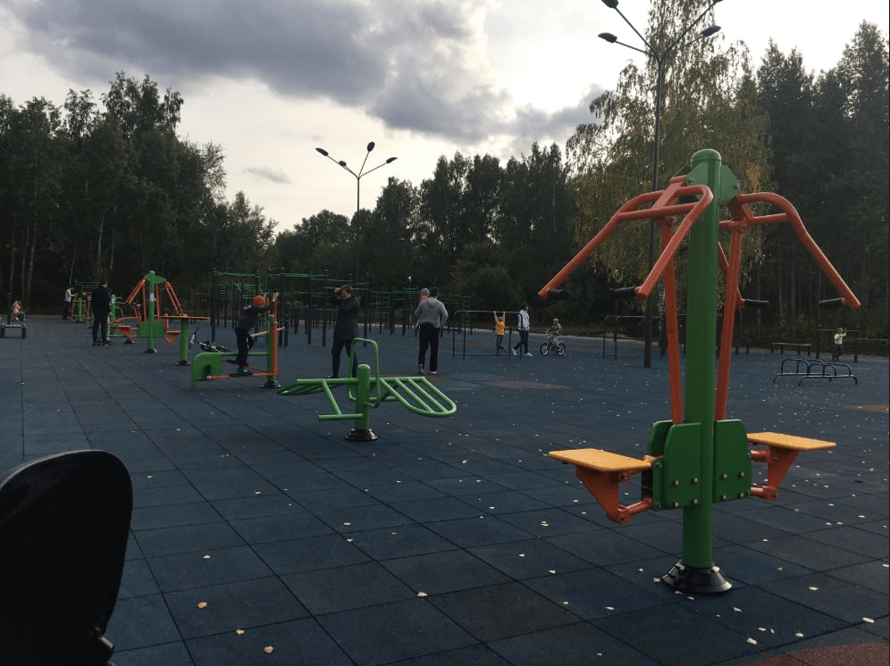 Klimmzugstange bei Calisthenics Park at Барнаульская улица, Тюмень #wp1932 – Foto 1 von 1