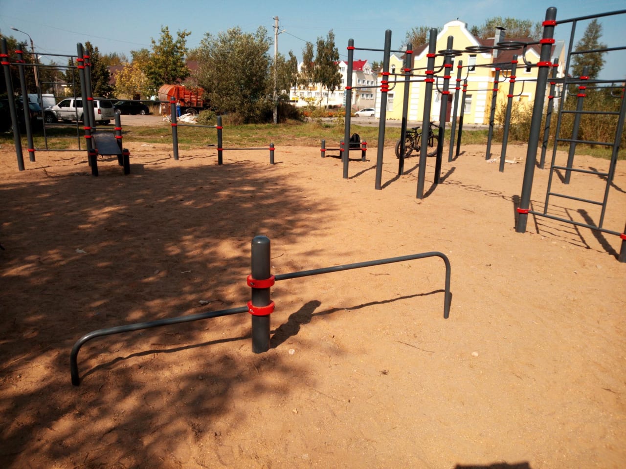 Langlauftrainer bei Calisthenics Park at Калининское шоссе, городской округ Торжок – Foto 7 von 13