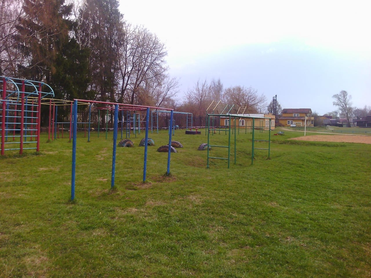 Pull Up Bar at Calisthenics Park at МБОУ ДОД СДЮСШОР "Юность", Торжок #wp1935 – photo 1 of 4