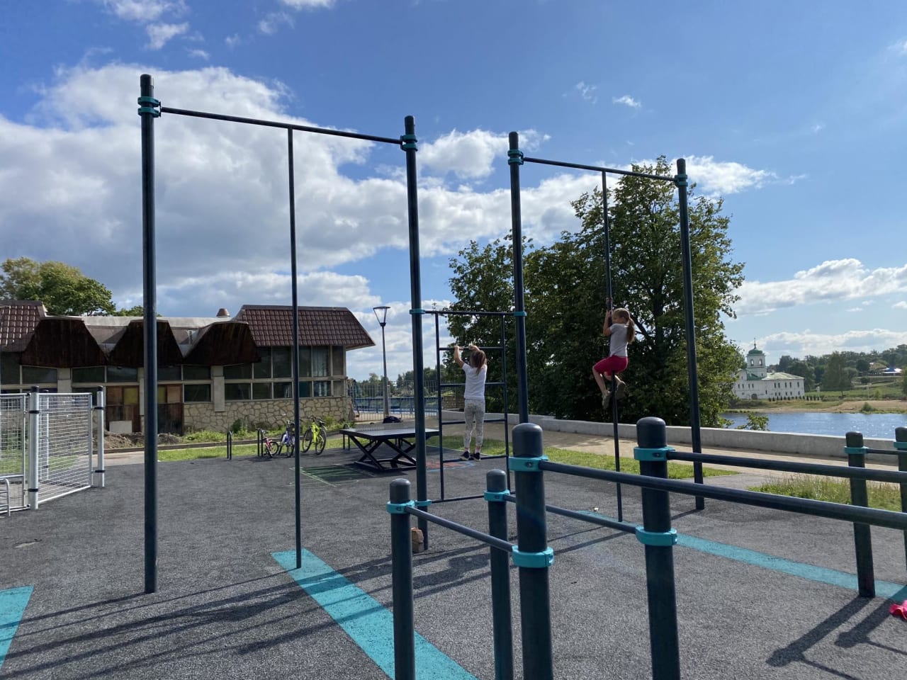 Kletterseil bei Calisthenics Park at набережная реки Великой, Псков – Foto 7 von 12