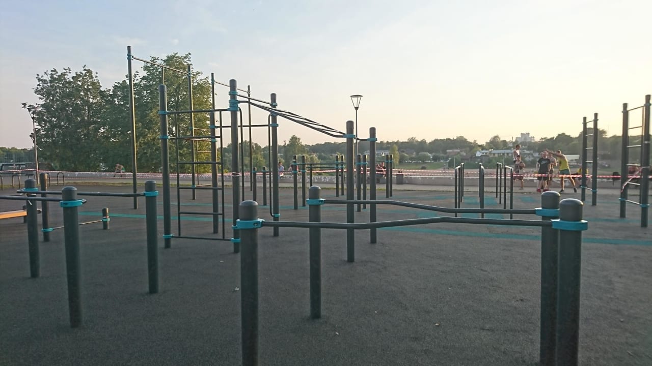 Sprossenwand bei Calisthenics Park at набережная реки Великой, Псков – Foto 4 von 12