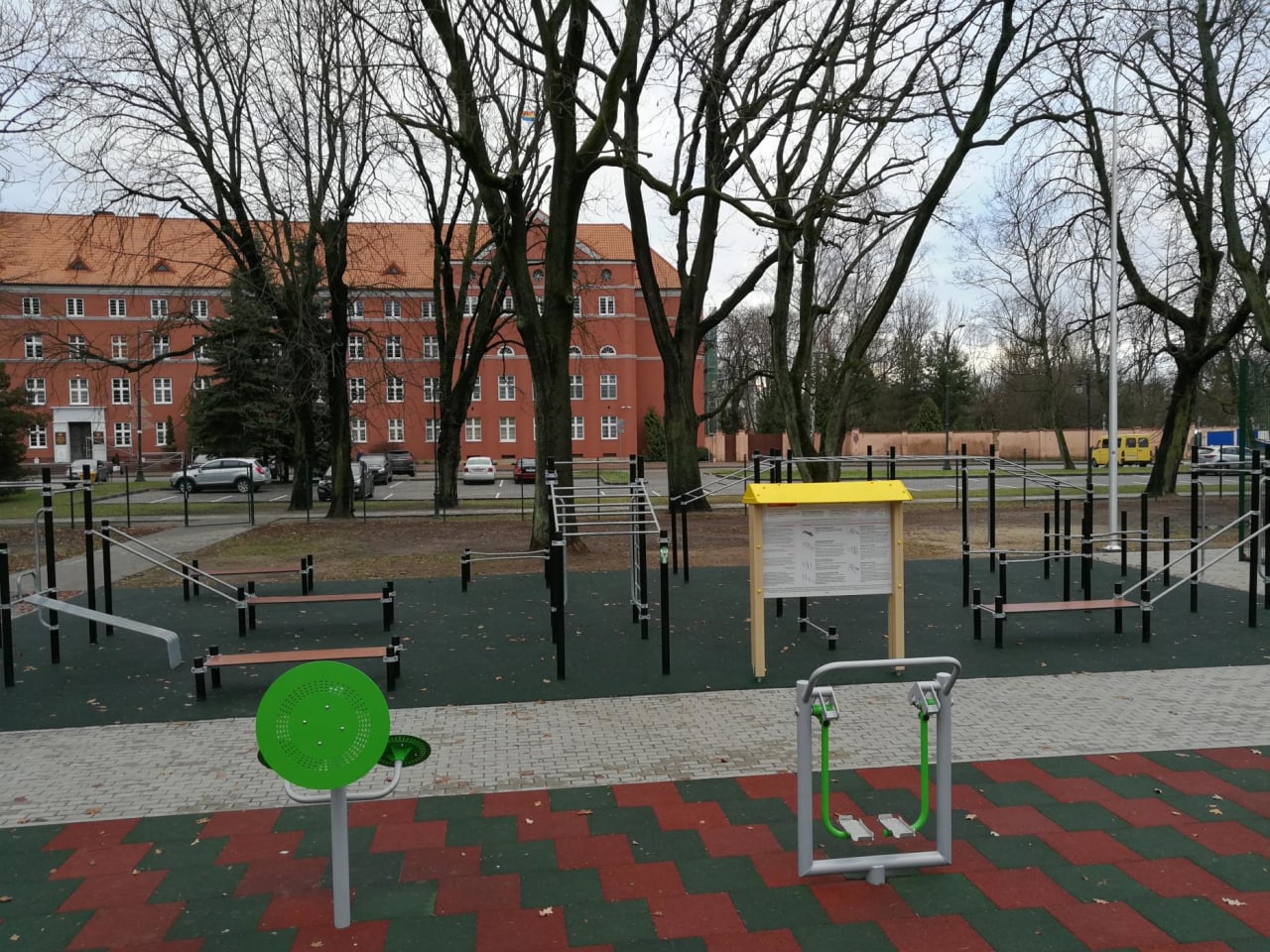 Ground Parallel Bars at Calisthenics Park at Балтика, Калининград – photo 7 of 8