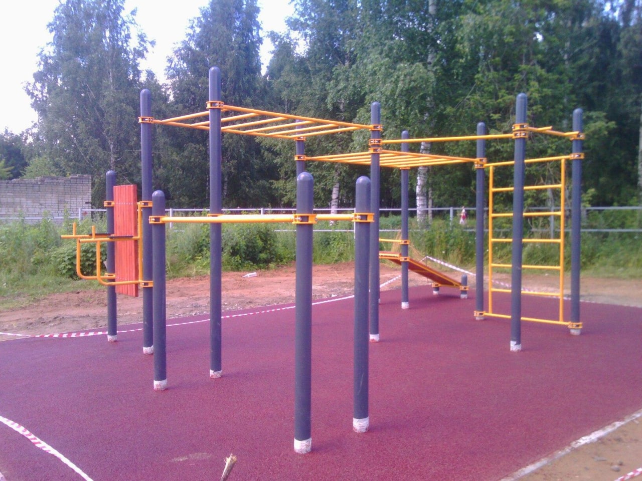 Klimmzugstange bei Calisthenics Park at Судостроительная улица, Судоверфь – Foto 1 von 3
