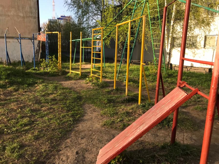 Barren bei Calisthenics Park at Студенческая улица, Нижний Новгород – Foto 2 von 3