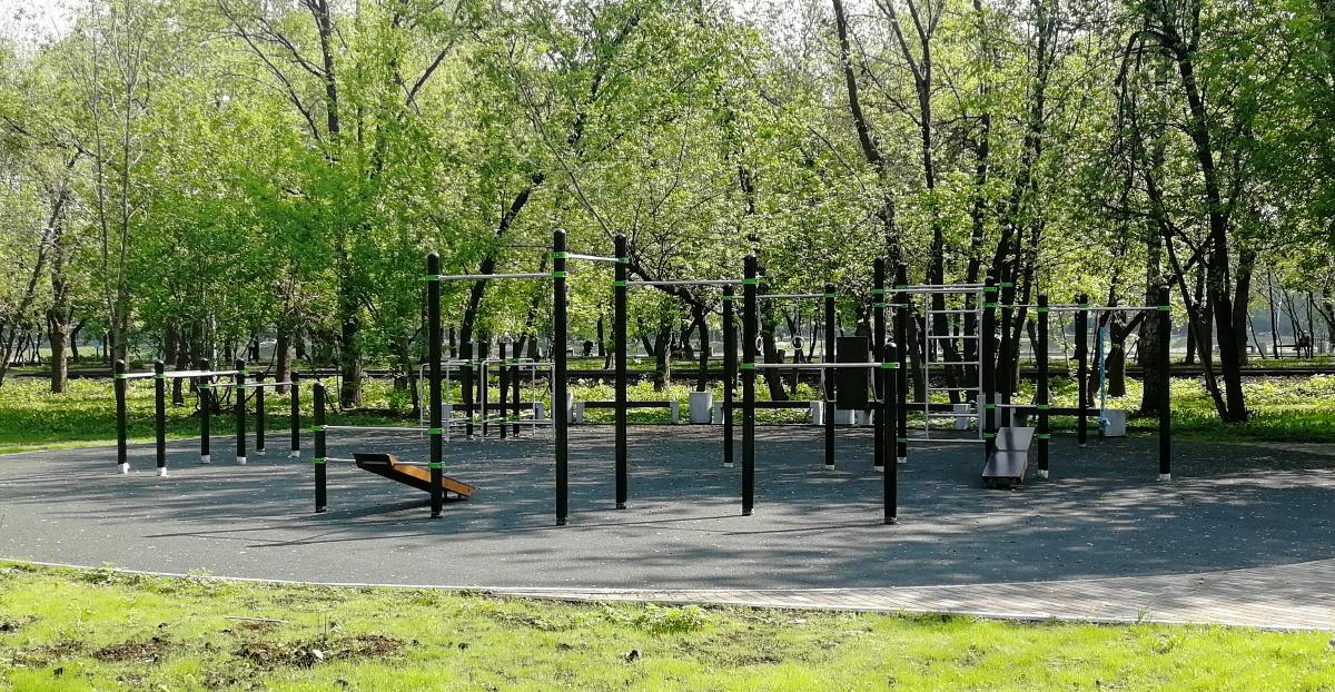 Pull Up Bar at Calisthenics Park at Перовская улица, Москва – photo 1 of 3