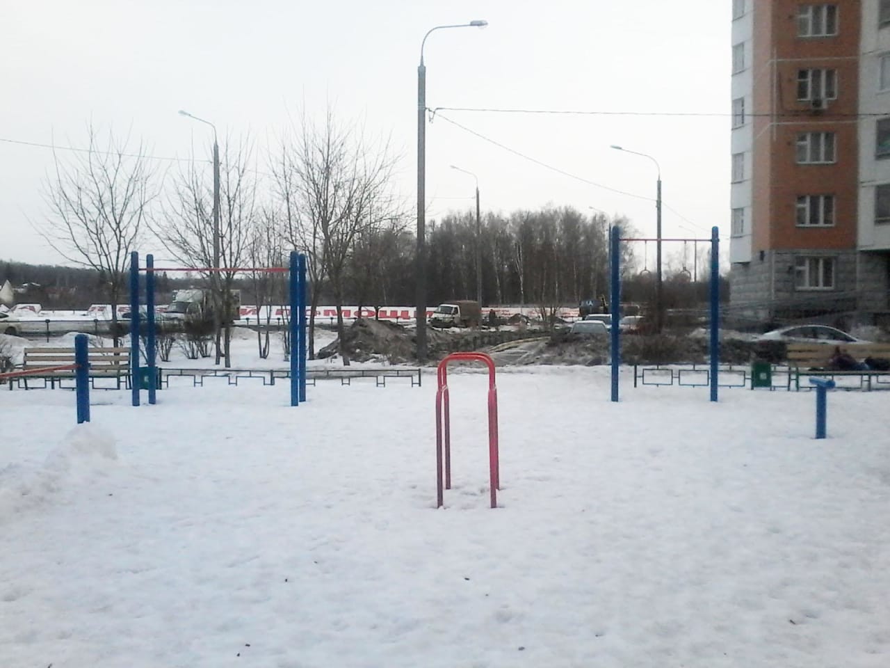 Klimmzugstange bei Calisthenics Park at Радужная улица, Московский – Foto 1 von 4