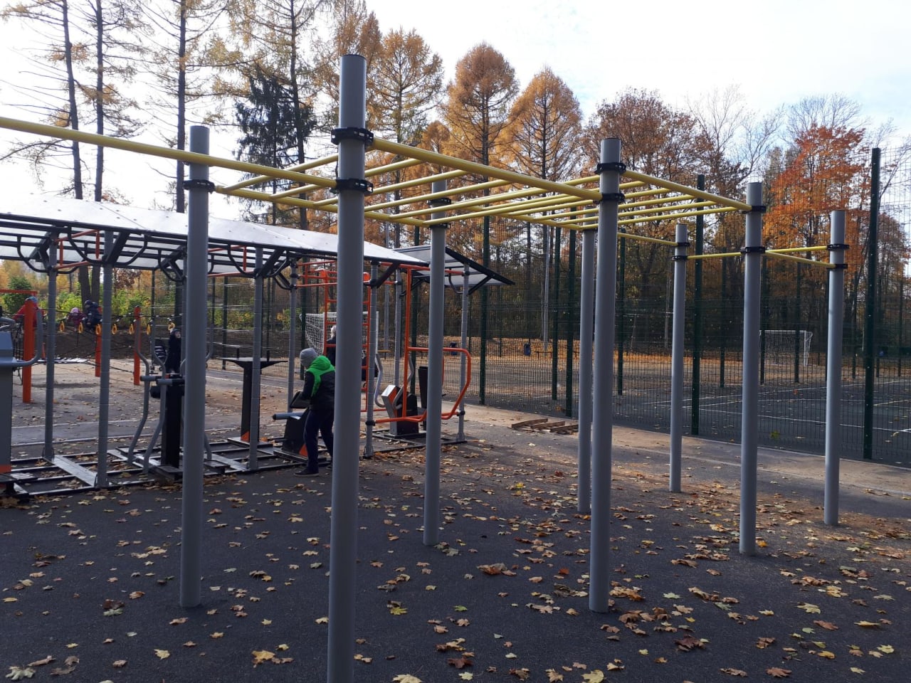 Klimmzugstange bei Calisthenics Park at улица Генерала Маргелова, Тула – Foto 1 von 1