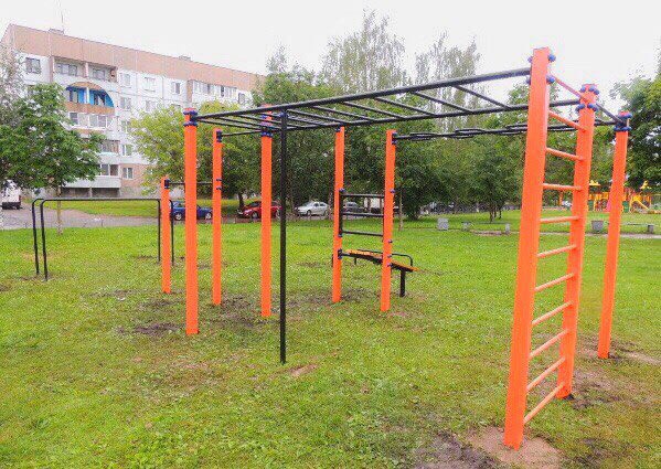Klimmzugstange bei Calisthenics Park at Западная улица, городской округ Псков – Foto 1 von 5