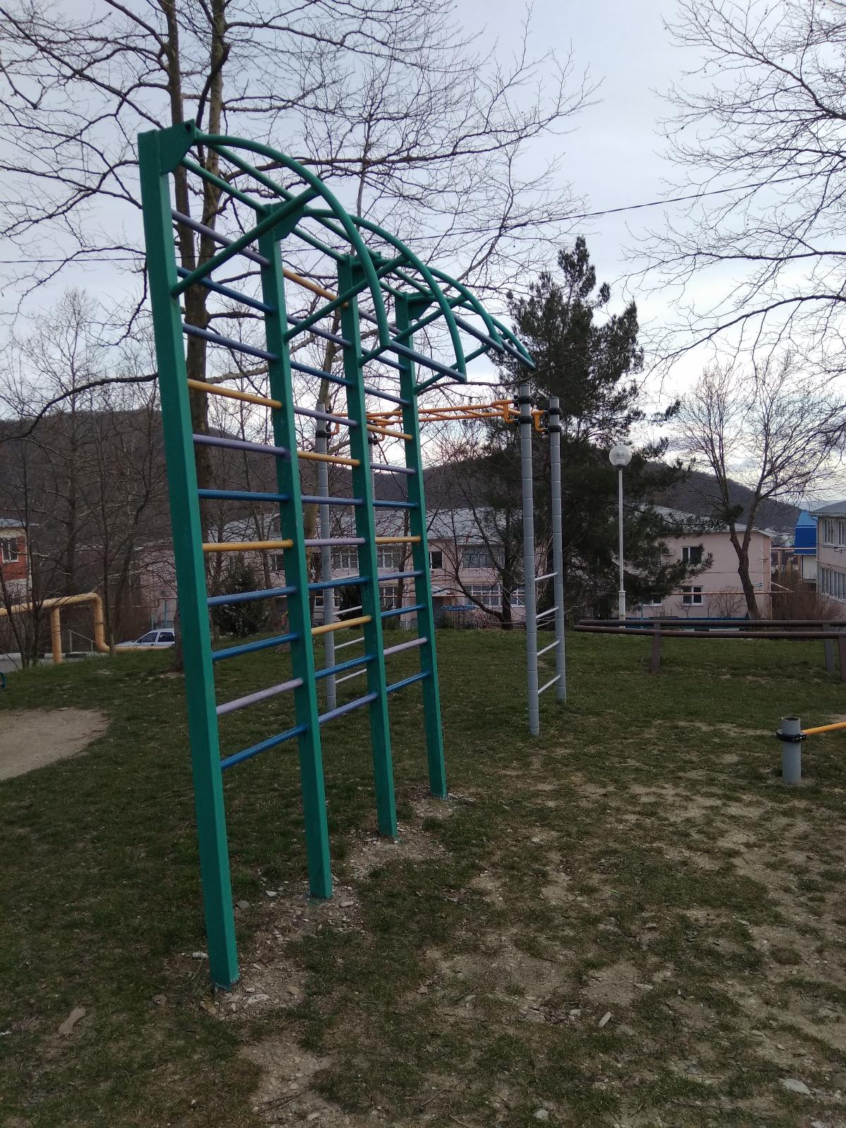 Barren bei Outdoor Gym #wp1972 in Архипо-Осиповка – Foto 3 von 3