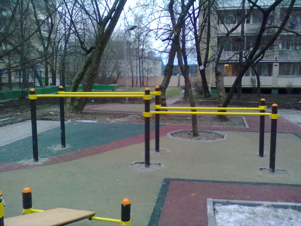 Рукохід на майданчику Calisthenics Park at Комсомольский проспект, Москва – фото 3 з 4