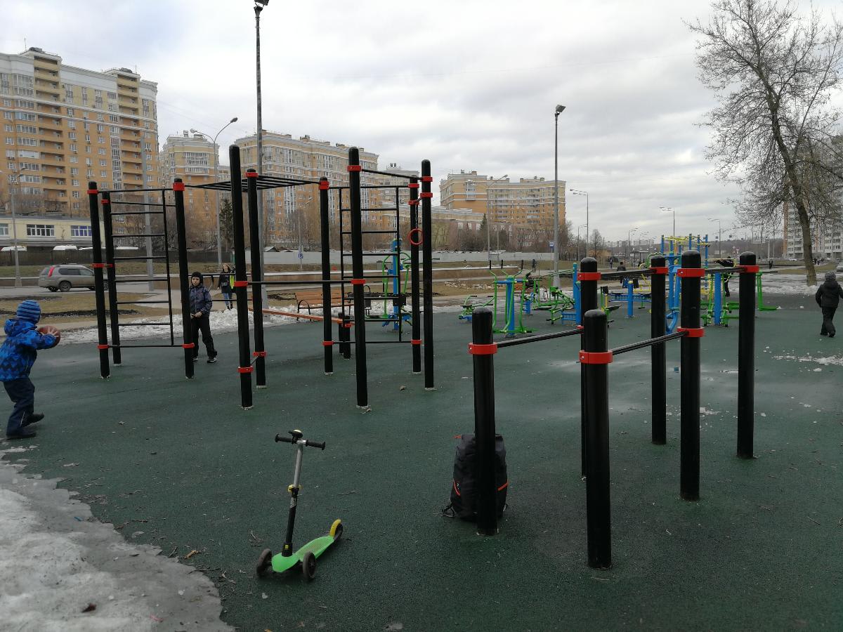 Parallel Gym Bars at Calisthenics Park at Элеваторная улица, Москва – photo 2 of 2