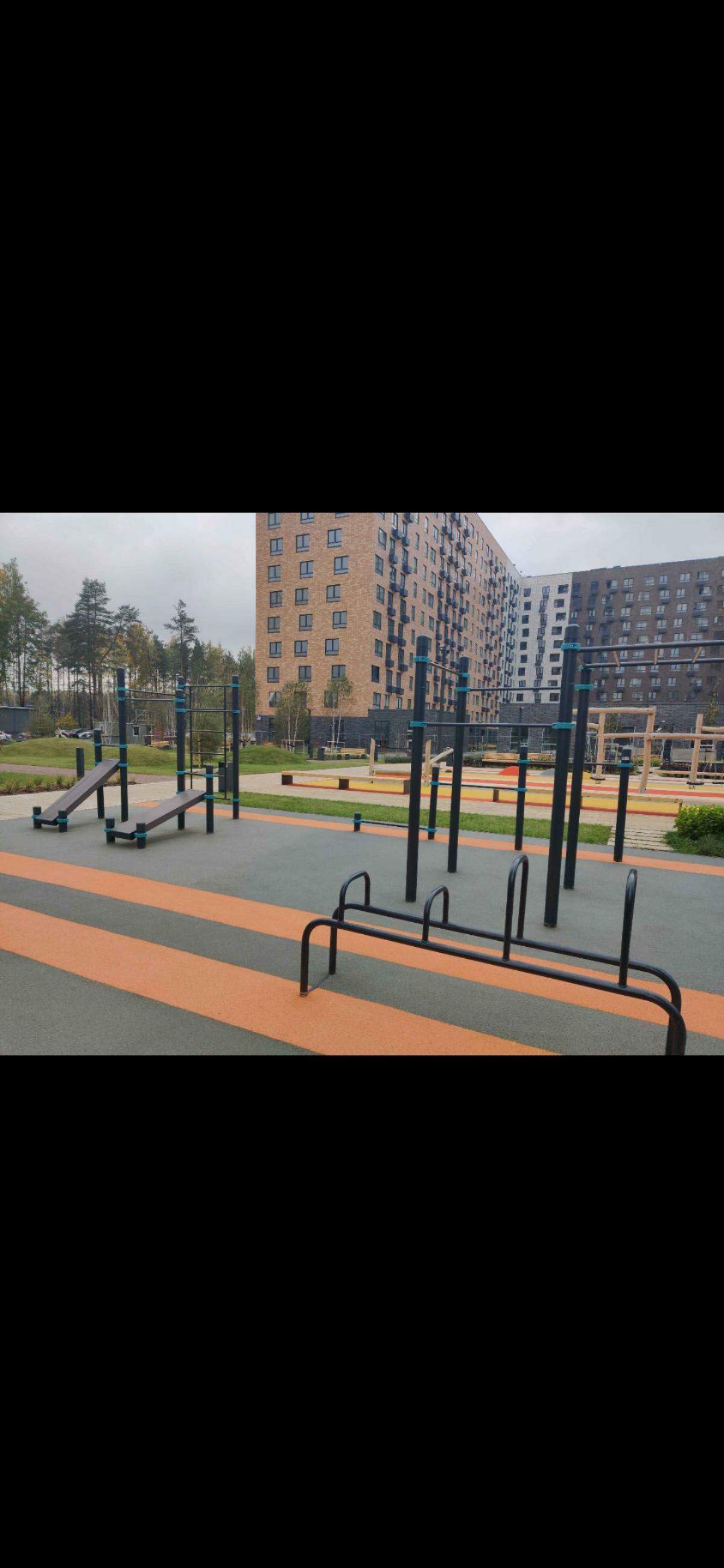 Parallel Gym Bars at Calisthenics Park at Орлово-Денисовский проспект, Санкт-Петербург – photo 2 of 3