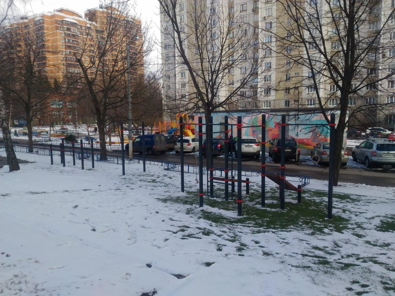 Parallel Gym Bars at Calisthenics Park at Профсоюзная улица, Москва – photo 2 of 3