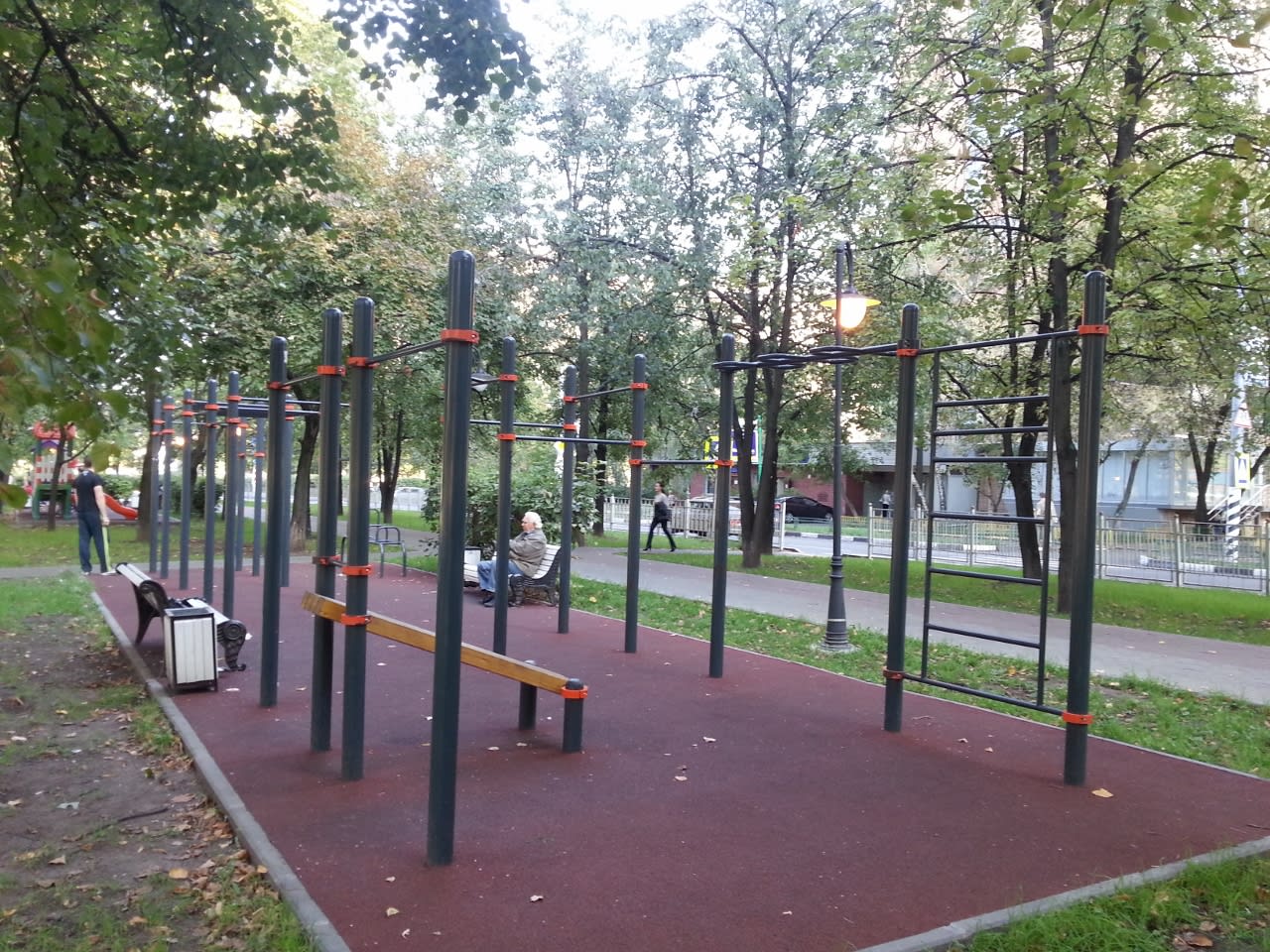 Pull Up Bar at Calisthenics Park at Чонгарский бульвар, Москва – photo 1 of 3