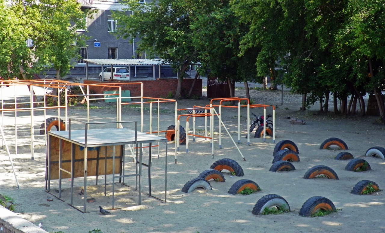 Hangelstange bei Calisthenics Park at Космическая улица, городской округ Новосибирск – Foto 3 von 7