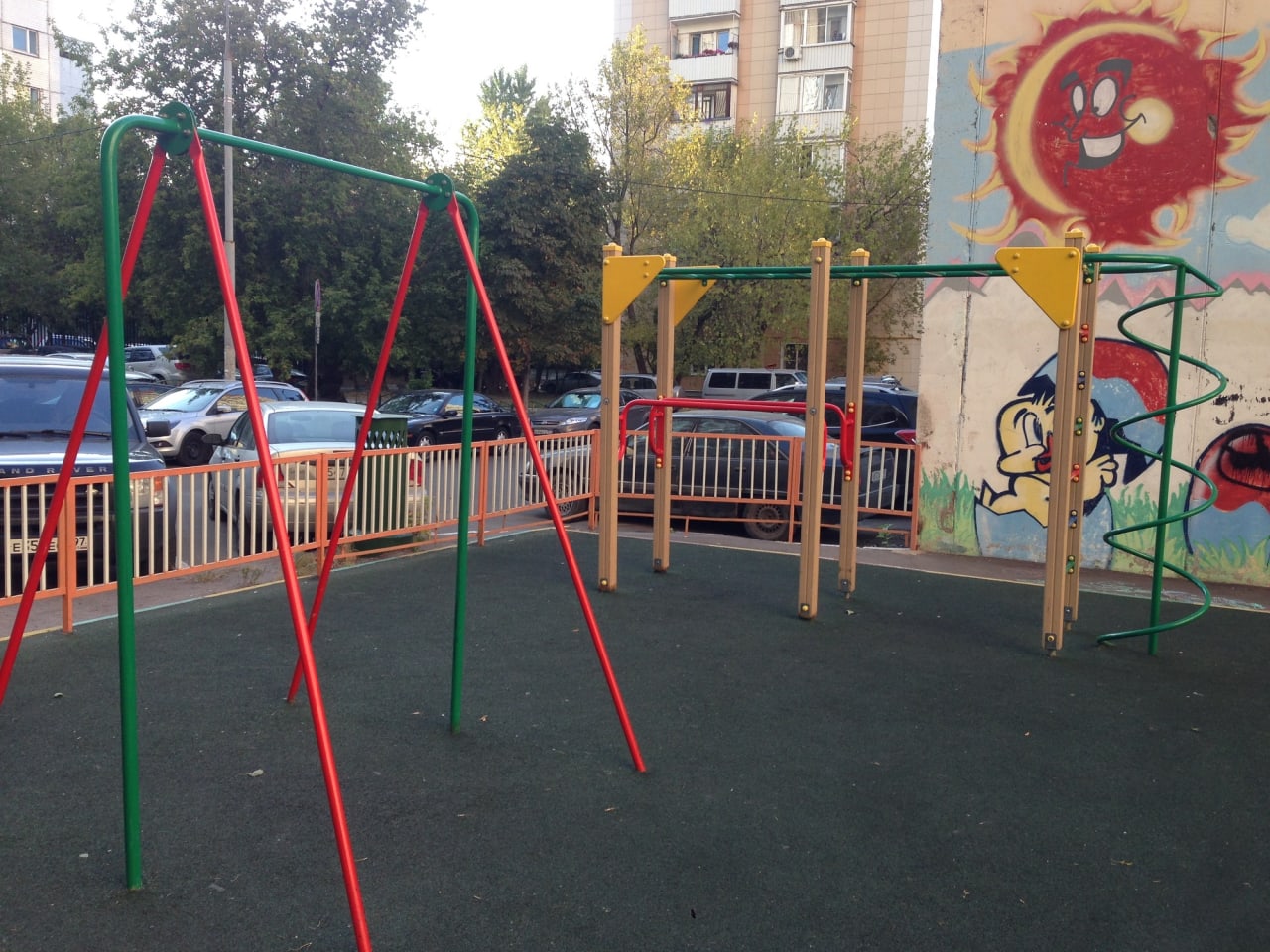 Pull Up Bar at Calisthenics Park at Полтавская улица, Москва – photo 1 of 3