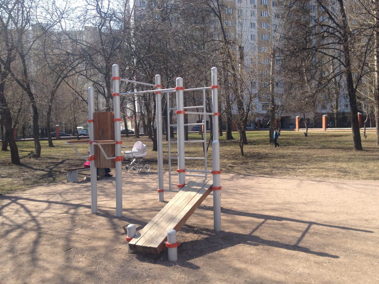 Pull Up Bar at Calisthenics Park at улица Академика Полякова, Москва – photo 1 of 3