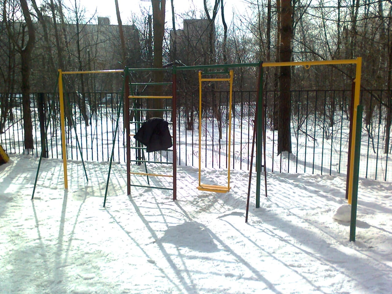 Parallel Gym Bars at Calisthenics Park at Челюскинская улица, Москва – photo 2 of 3