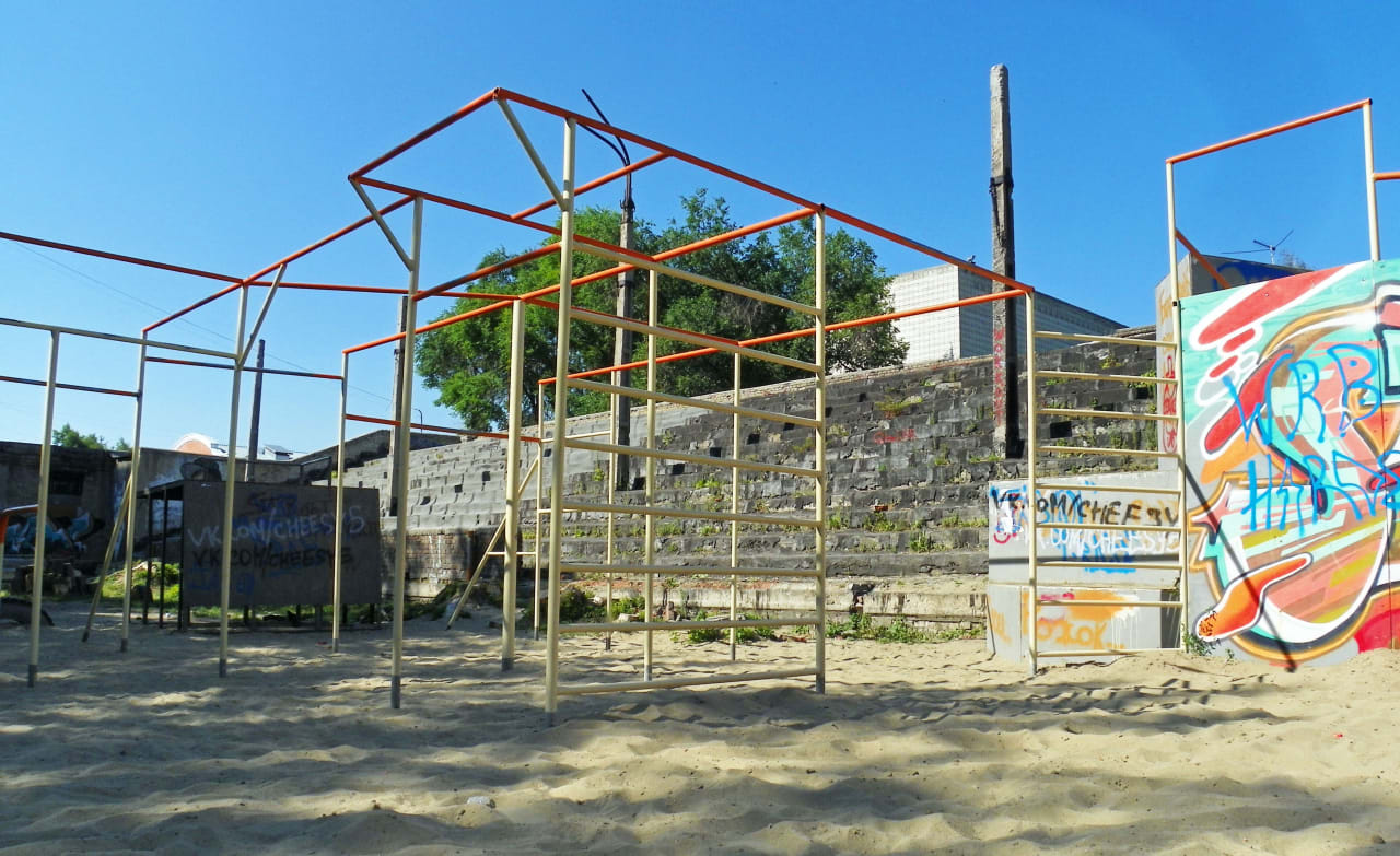 Klimmzugstange bei Calisthenics Park at Космическая улица, городской округ Новосибирск – Foto 5 von 7