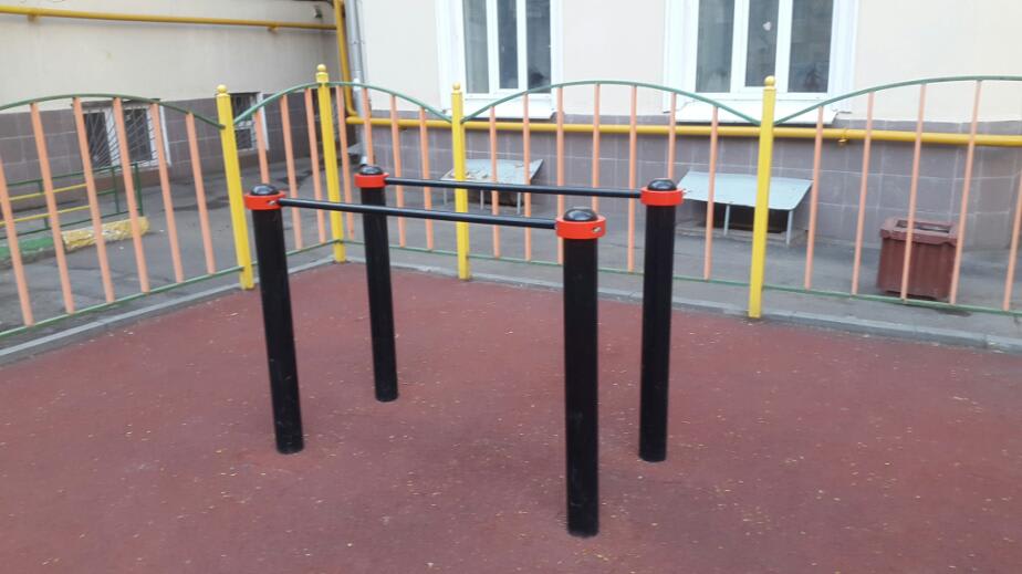Parallel Gym Bars at Calisthenics Park at Трёхпрудный переулок, Москва – photo 2 of 2
