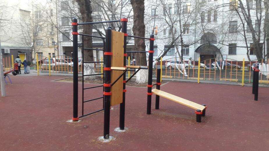 Pull Up Bar at Calisthenics Park at Трёхпрудный переулок, Москва – photo 1 of 2