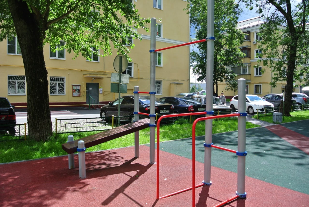 Бруси на майданчику Calisthenics Park at Федоскинская улица, Москва – фото 2 з 4