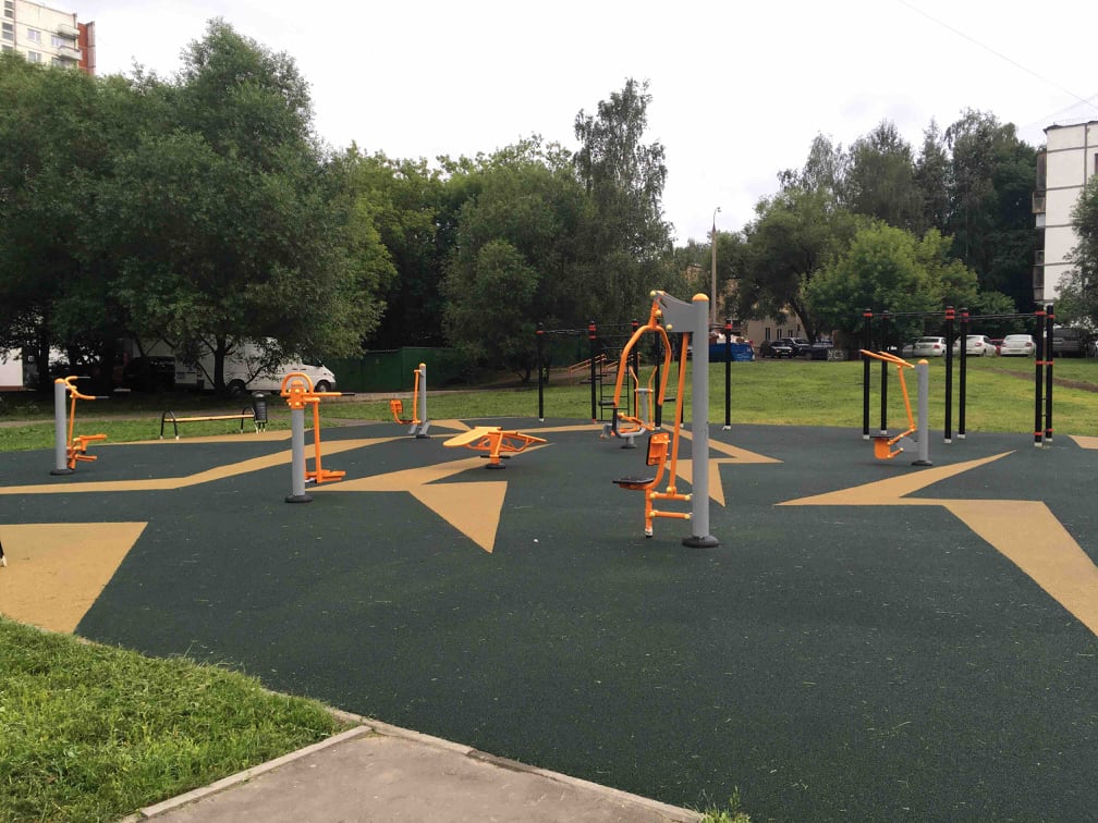 Pull Up Bar at Calisthenics Park at улица Миклухо-Маклая, Москва – photo 1 of 4