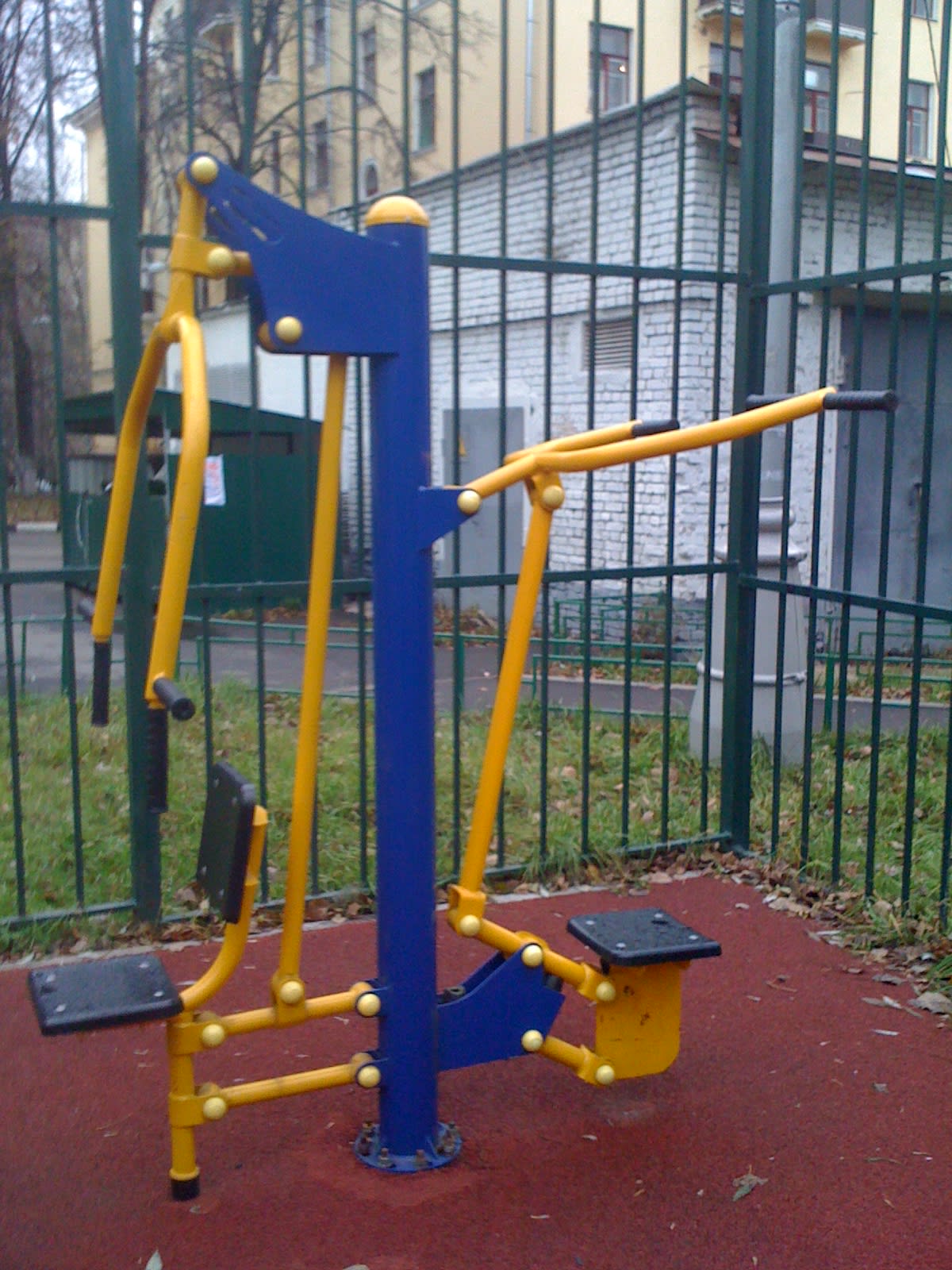 Parallel Gym Bars at Calisthenics Park at Гольяновская улица, Москва #wp2027 – photo 7 of 7