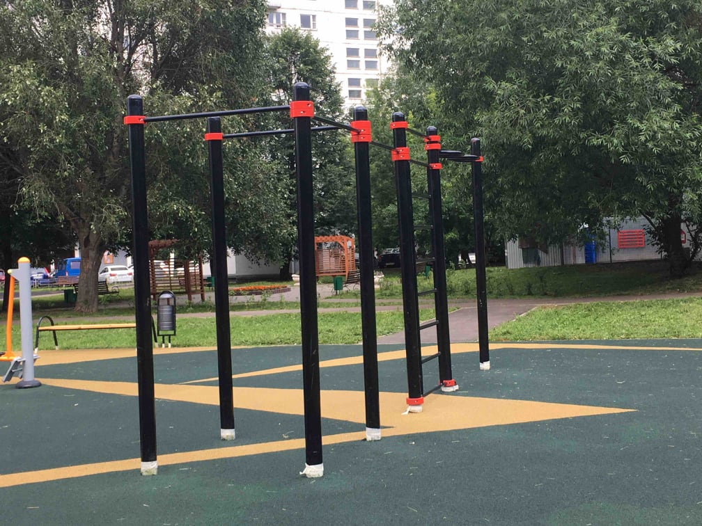 Parallel Gym Bars at Calisthenics Park at улица Миклухо-Маклая, Москва – photo 2 of 4