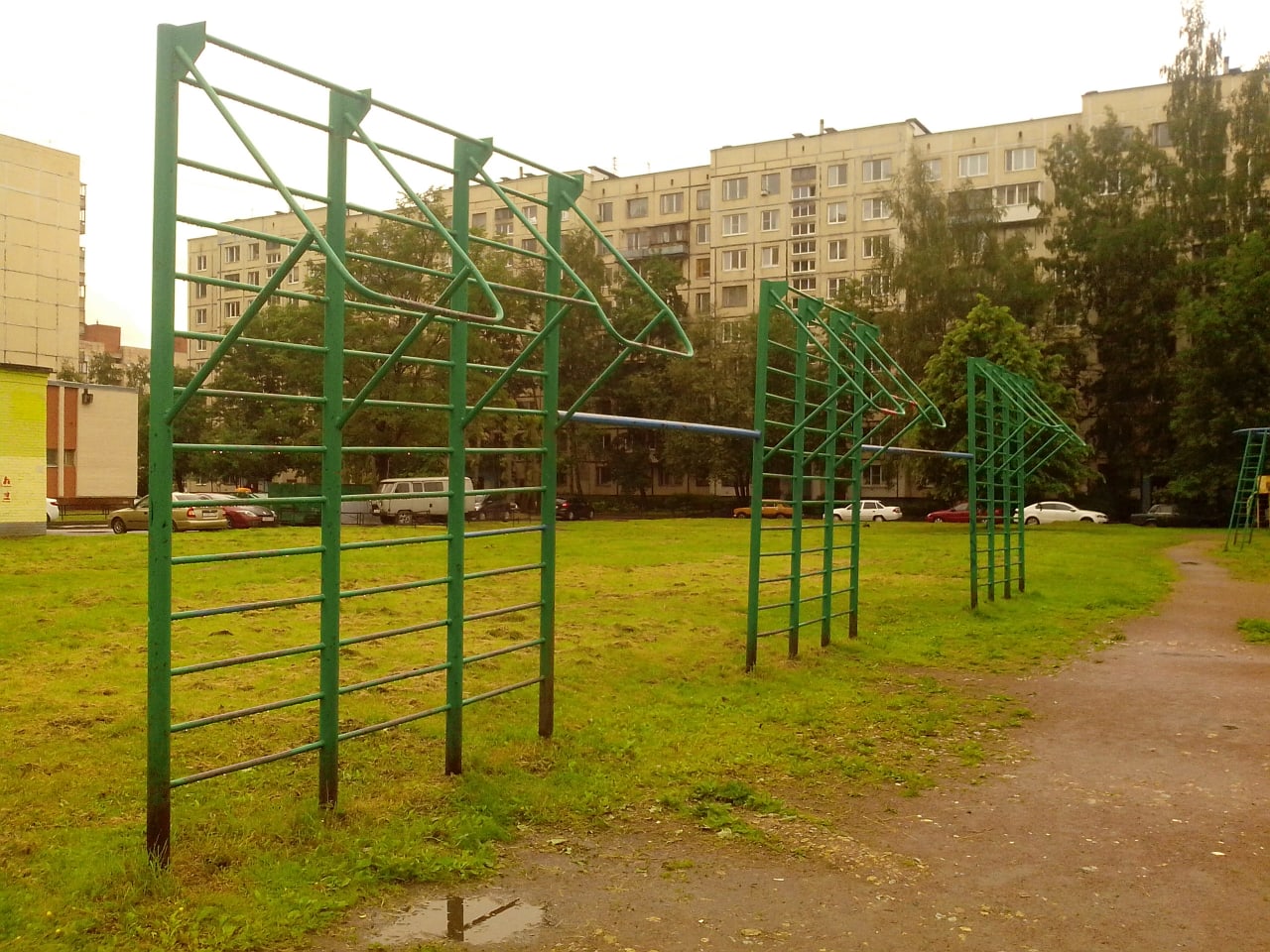 Parallel Gym Bars at Calisthenics Park at Серебристый бульвар, Санкт-Петербург – photo 2 of 5