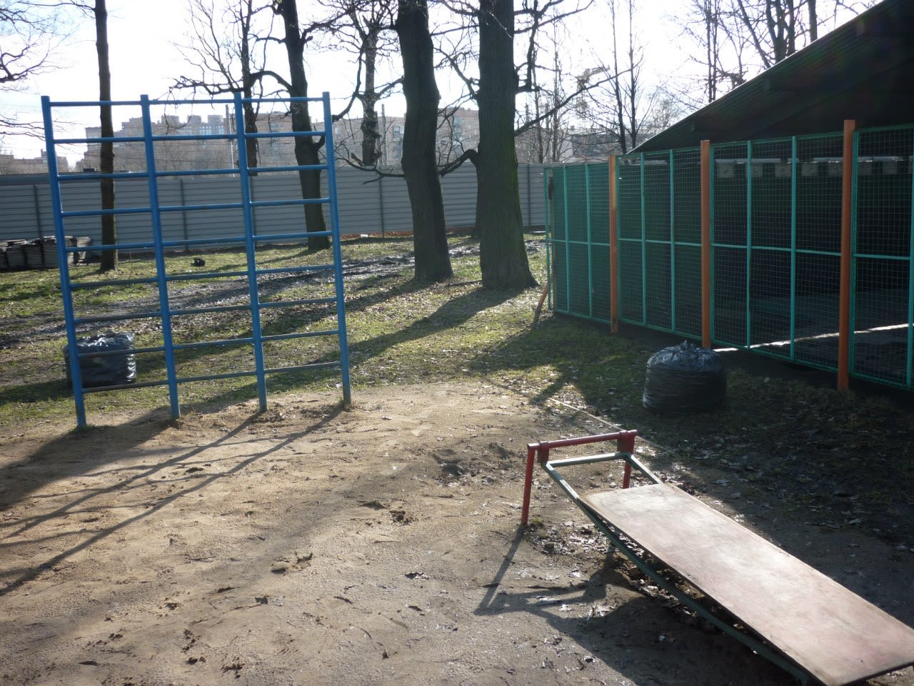 Abs Bench at Calisthenics Park at Железнодорожная улица, Химки – photo 4 of 4