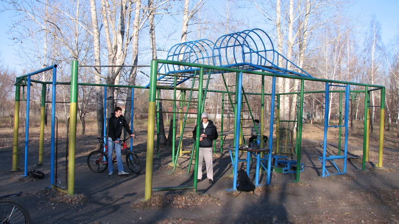 Barre de traction à Calisthenics Park at Мультиспортивная трасса, Омск – photo 1 sur 3