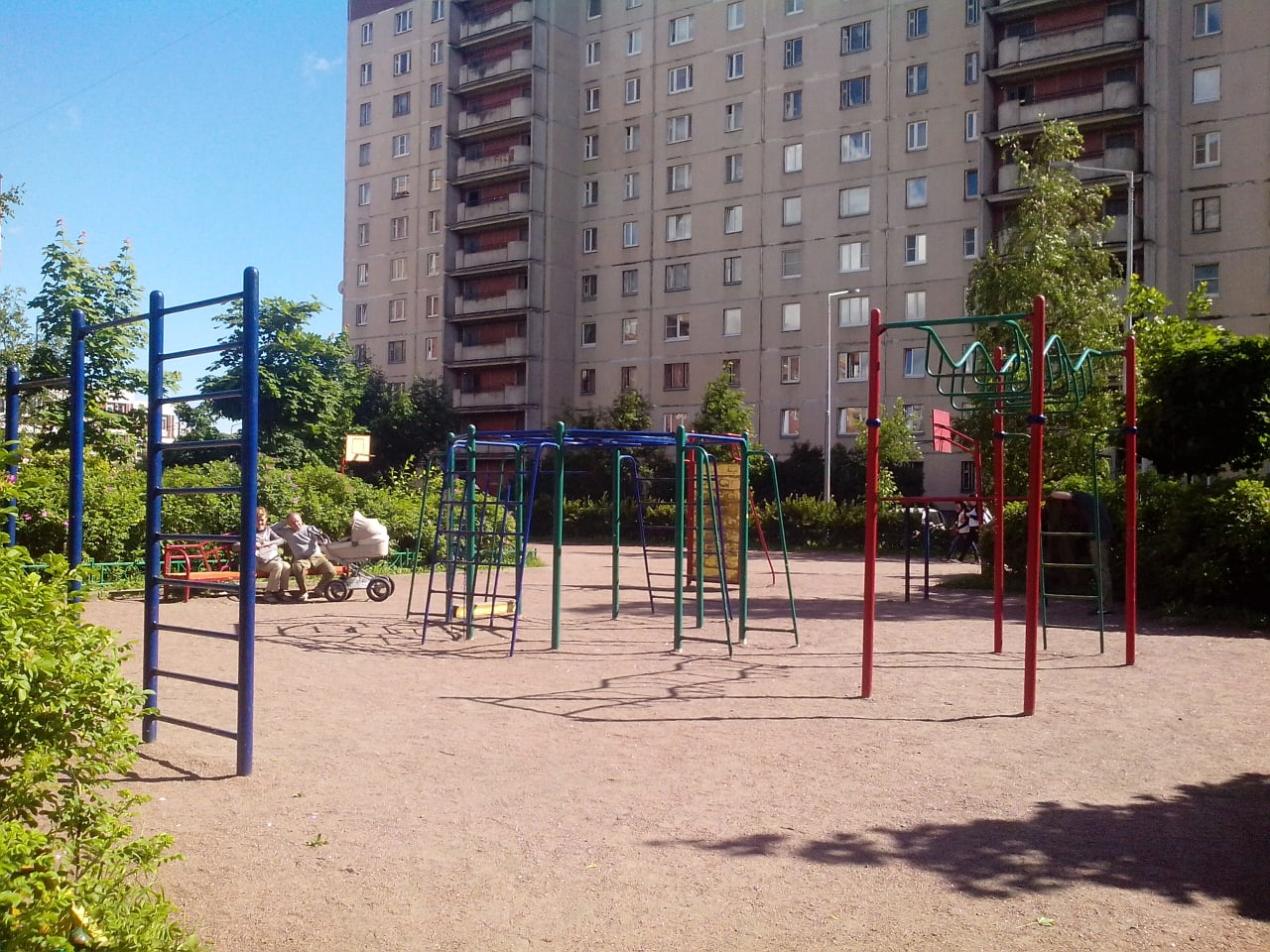 Pull Up Bar at Calisthenics Park at Гаккелевская улица, Санкт-Петербург – photo 1 of 2