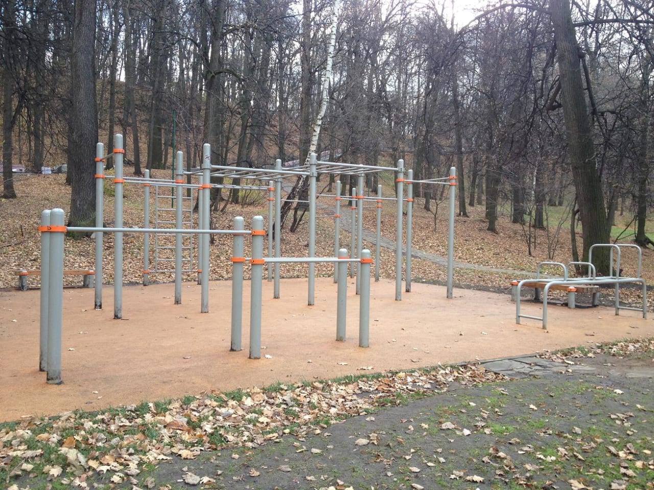 Parallel Gym Bars at Calisthenics Park at Филёвская набережная, Москва #wp2038 – photo 2 of 4