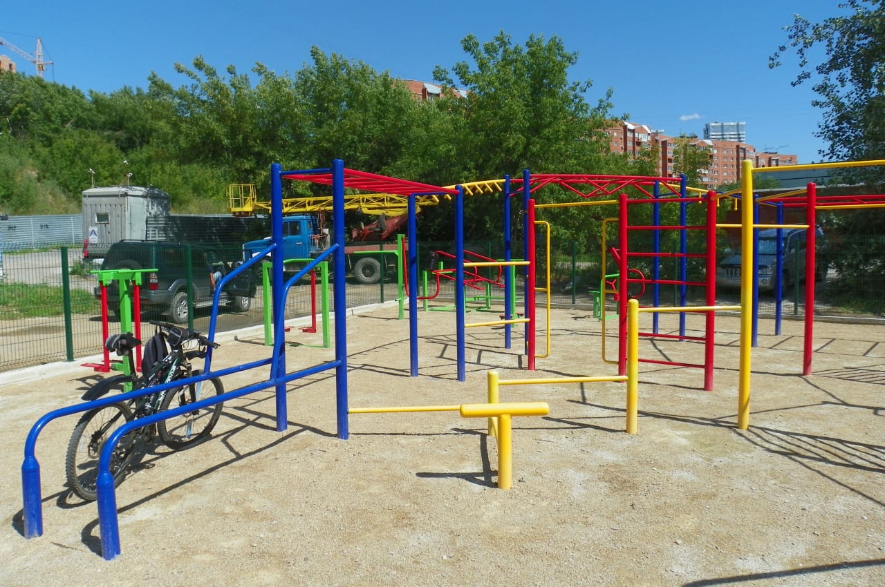 Турник на площадке Calisthenics Park at Окопный переулок, городской округ Новосибирск – фото 1 из 7