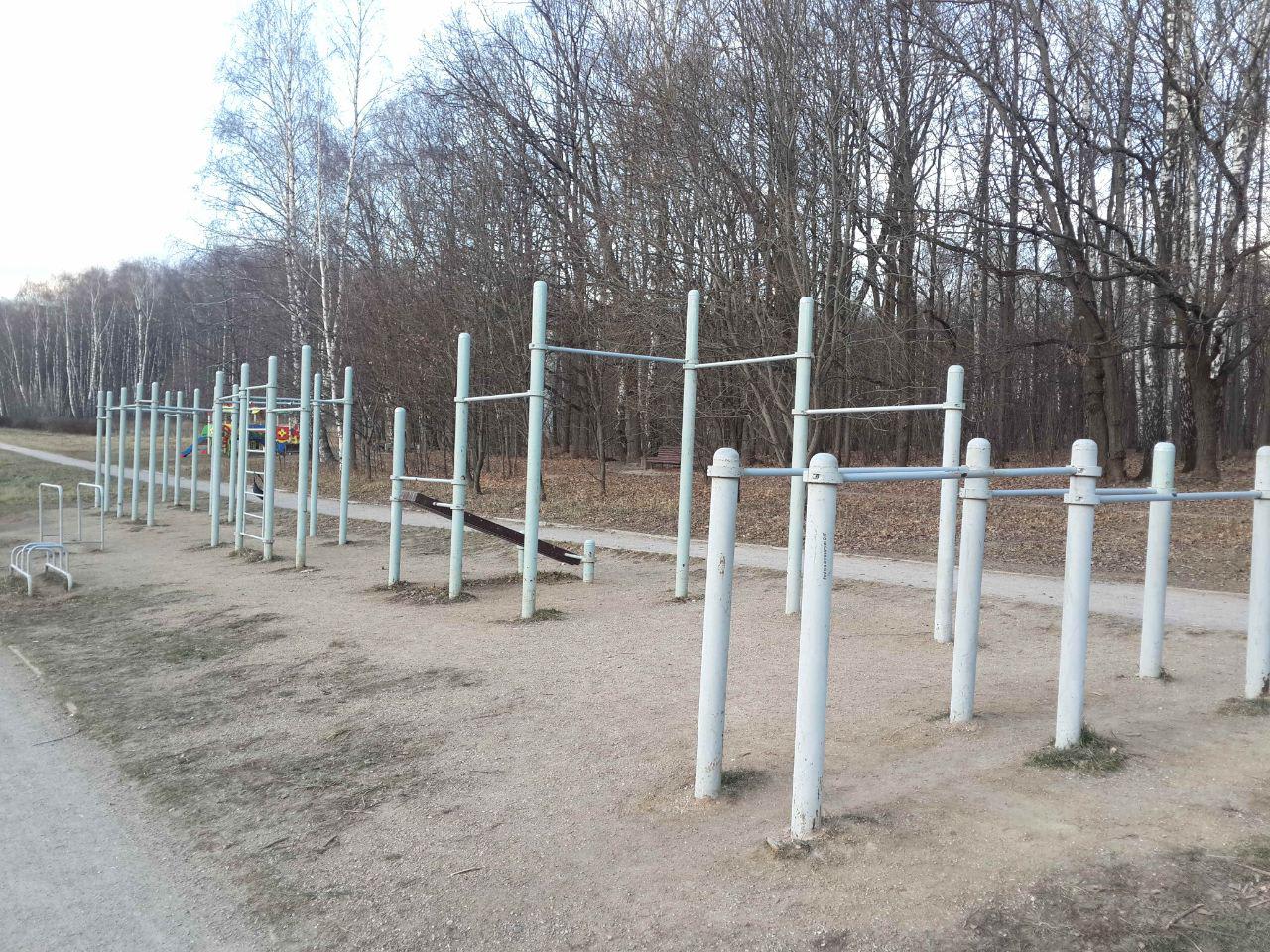 Pull Up Bar at Calisthenics Park at Севастопольский проспект, Москва – photo 1 of 4