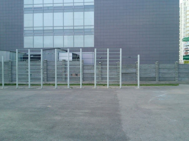 Pull Up Bar at Calisthenics Park at Пешеходная улица, Екатеринбург – photo 1 of 2