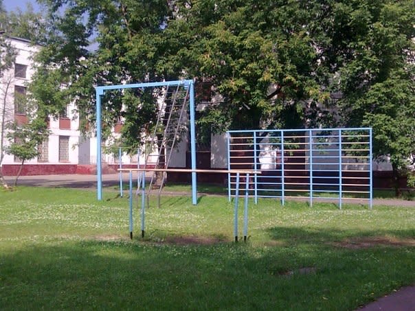 Бруси на майданчику Calisthenics Park at Амурская улица, Москва – фото 2 з 3