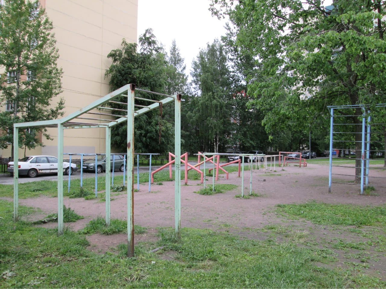 Pull Up Bar at Calisthenics Park at улица Хошимина, Санкт-Петербург – photo 1 of 3